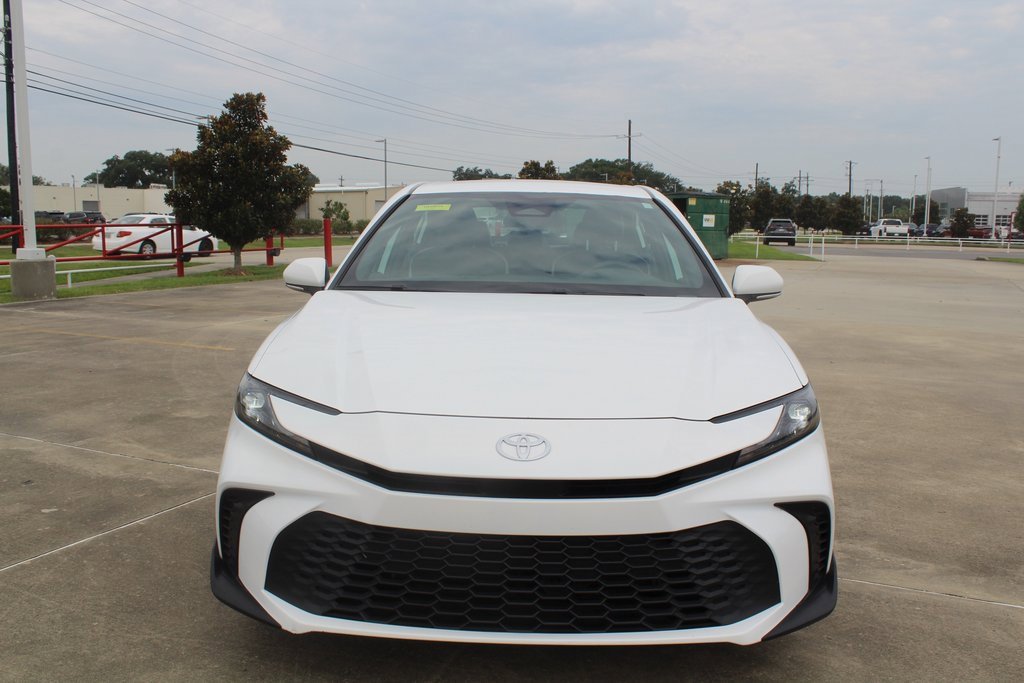 2025 Toyota Camry SE photo 3