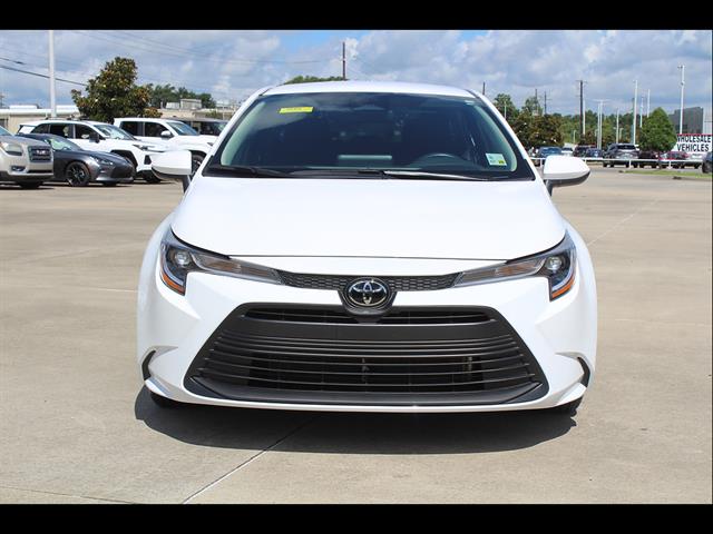 2025 Toyota Corolla LE - Photo 3