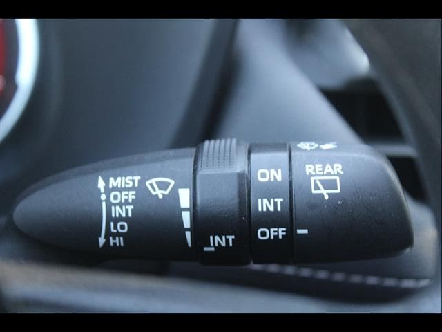 2025 Toyota RAV4 XLE - Photo 24