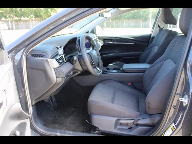 2025 Toyota Camry LE - Photo 15