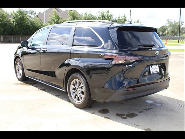 2023 Toyota Sienna XLE - Photo 9