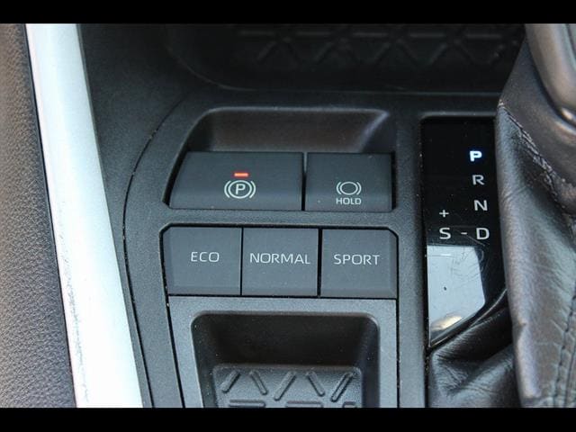 2021 Toyota RAV4 XLE - Photo 30