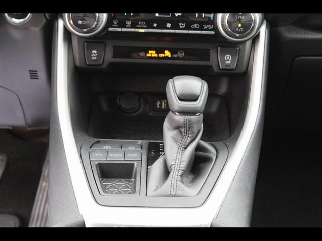 2023 Toyota RAV4 XLE - Photo 28