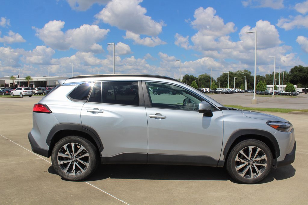 2024 Toyota Corolla Cross XLE photo 4