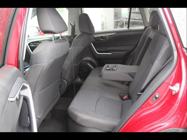 2025 Toyota RAV4 LE - Photo 29