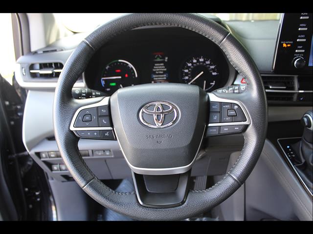 2023 Toyota Sienna XLE - Photo 19