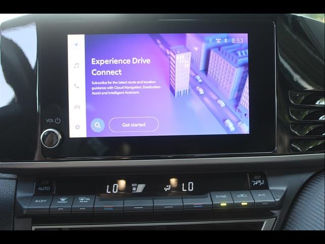 2025 Toyota Camry SE - Photo 25