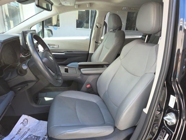 2023 Toyota Sienna XLE - Photo 16
