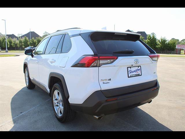 2021 Toyota RAV4 XLE - Photo 9