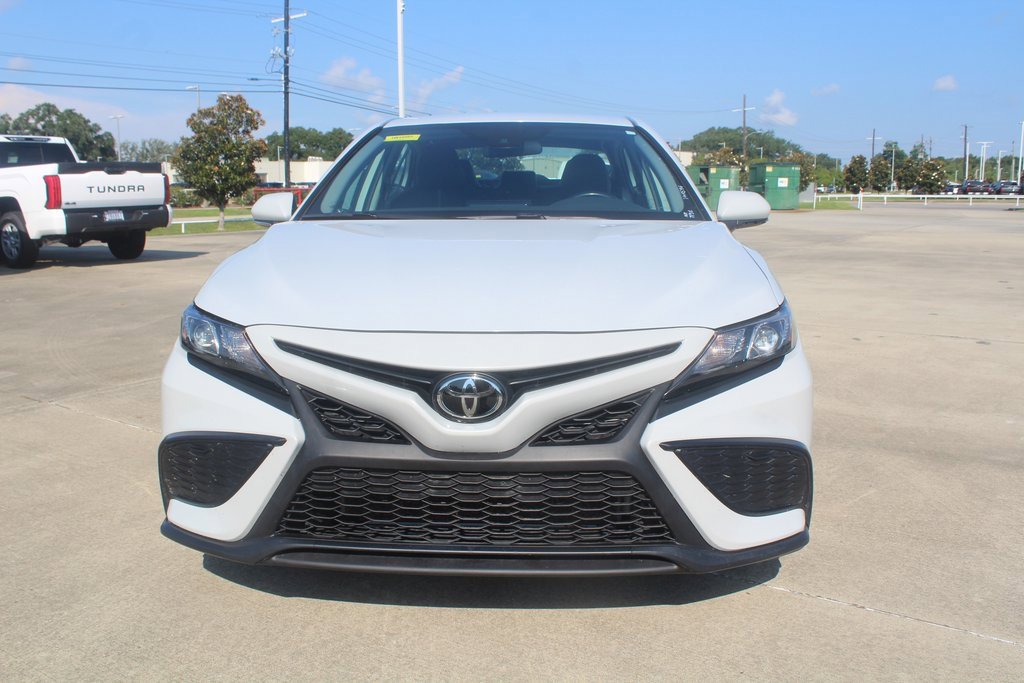2023 Toyota Camry SE photo 3