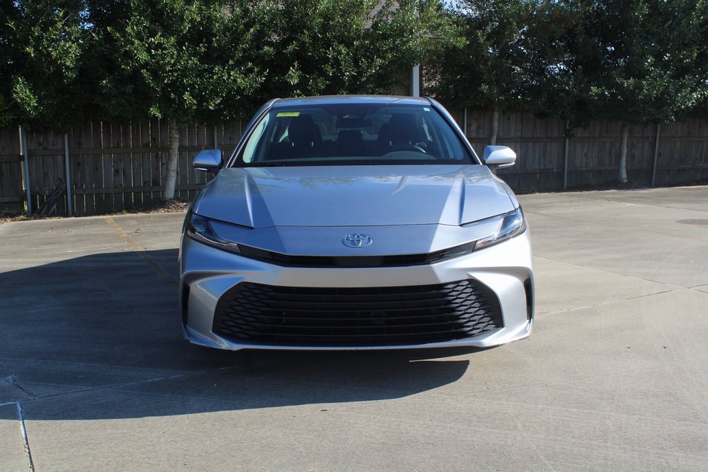 2025 Toyota Camry LE photo 3