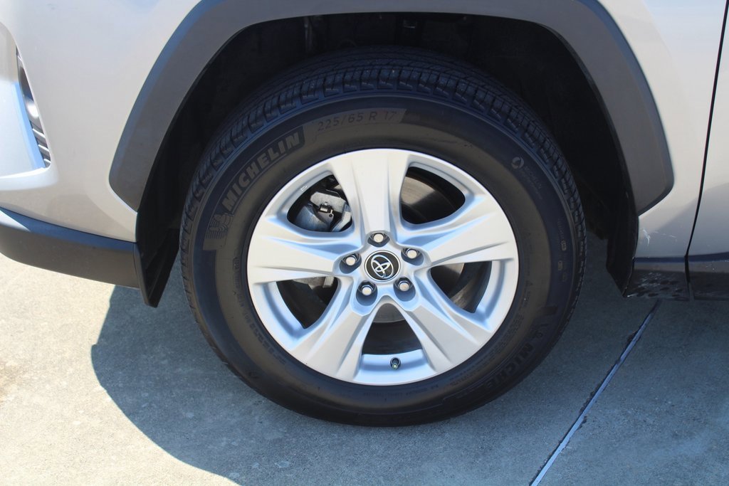 2020 Toyota RAV4 XLE photo 2