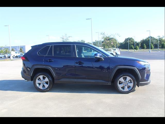 2025 Toyota RAV4 XLE - Photo 5