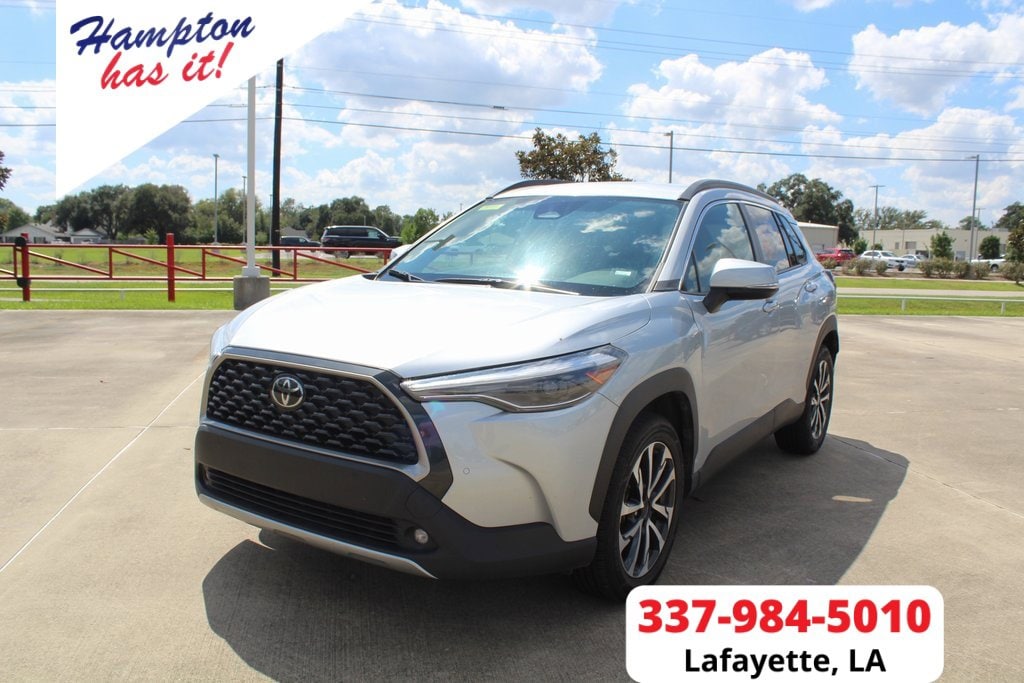 2024 Toyota Corolla Cross XLE's photo