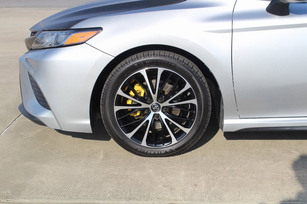 2018 Toyota Camry L photo 2