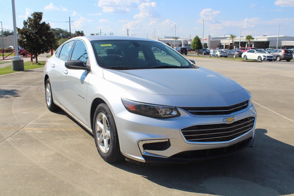 2016 Chevrolet Malibu LS photo 3