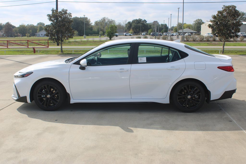 2026 Toyota Camry SE photo 3