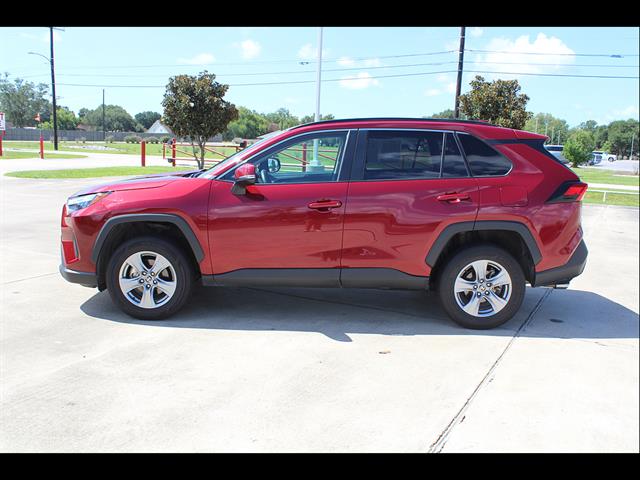2025 Toyota RAV4 XLE - Photo 10