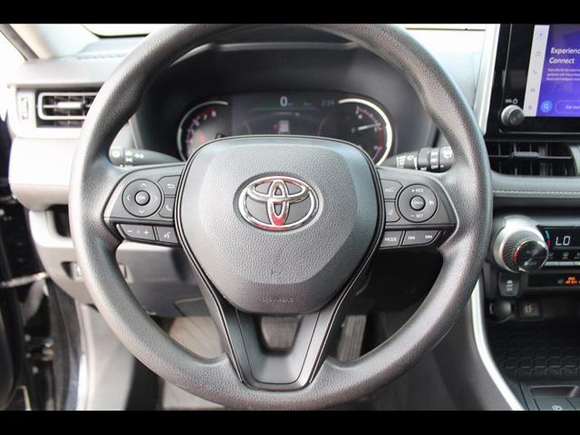 2023 Toyota RAV4 XLE - Photo 18