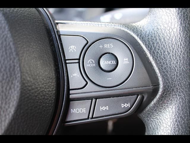 2025 Toyota Corolla LE - Photo 18