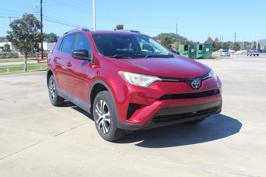 2018 Toyota RAV4 LE photo 3