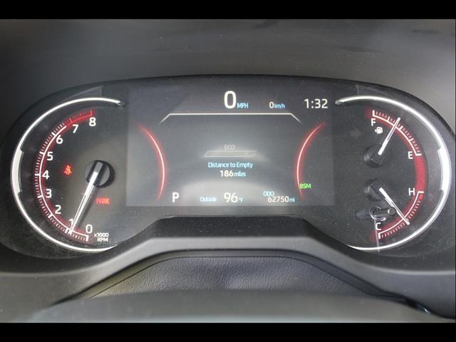 2024 Toyota RAV4 XLE - Photo 23