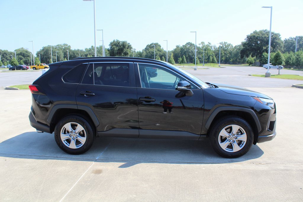 2022 Toyota RAV4 XLE photo 4