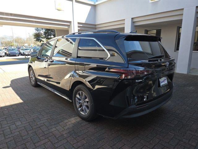 2023 Toyota Sienna XLE - Photo 9