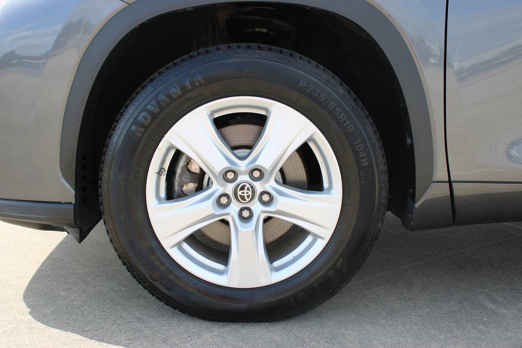 Used 2023 Toyota Highlander LE with VIN 5TDKDRAH2PS021557 for sale in Lafayette, LA
