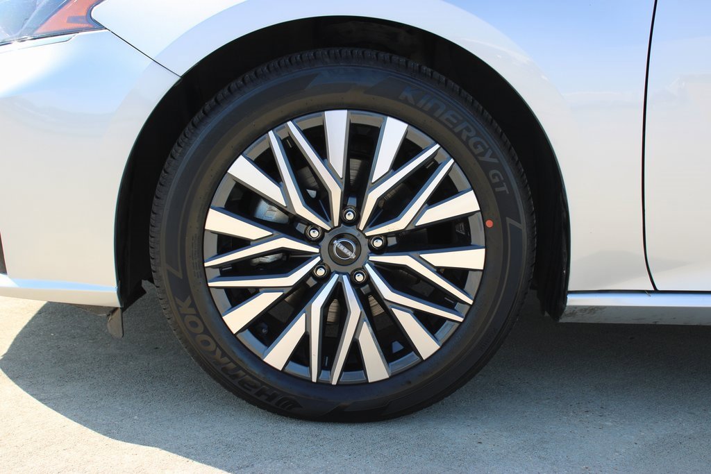 Used 2023 Nissan Altima SV with VIN 1N4BL4DV9PN375062 for sale in Lafayette, LA