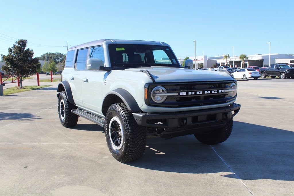 2021 Ford Bronco Outer Banks photo 3