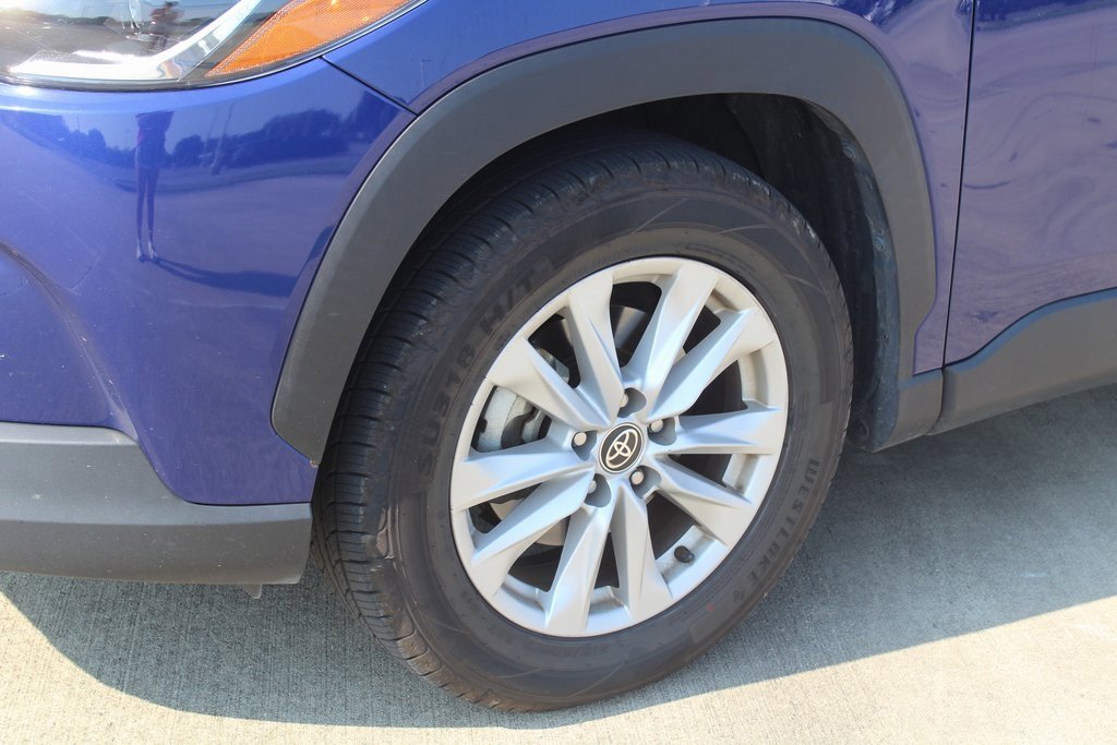 Used 2022 Toyota Corolla Cross LE with VIN 7MUCAAAG1NV033014 for sale in Northfield, Minnesota