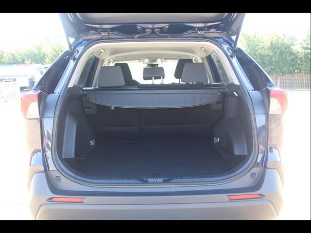 2025 Toyota RAV4 XLE - Photo 8