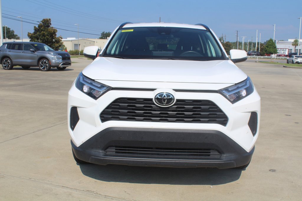 2023 Toyota RAV4 XLE photo 3