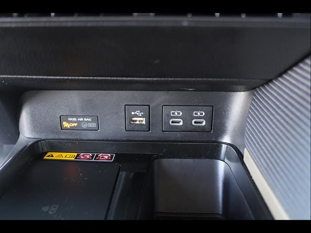 2025 Toyota Camry SE - Photo 28