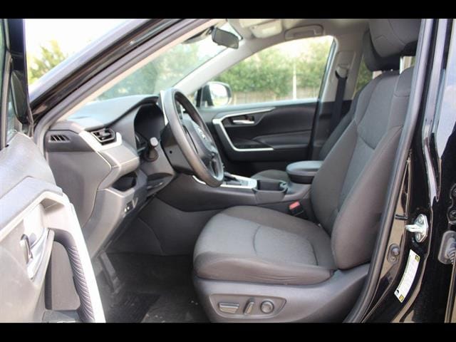 2023 Toyota RAV4 XLE - Photo 16