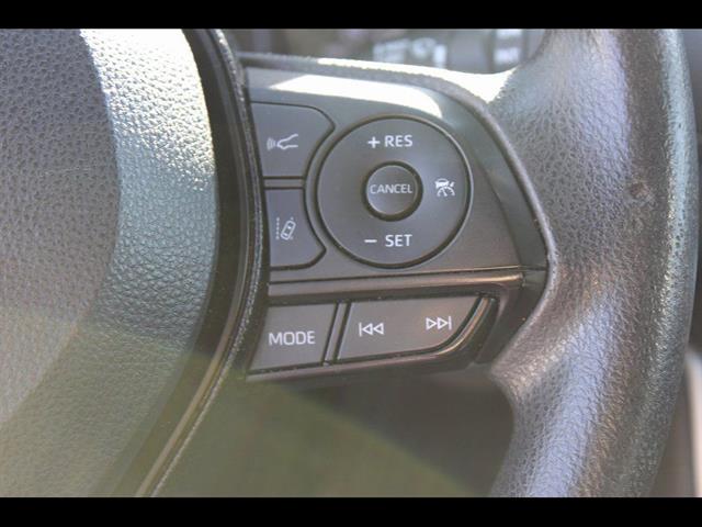 2021 Toyota RAV4 XLE - Photo 18