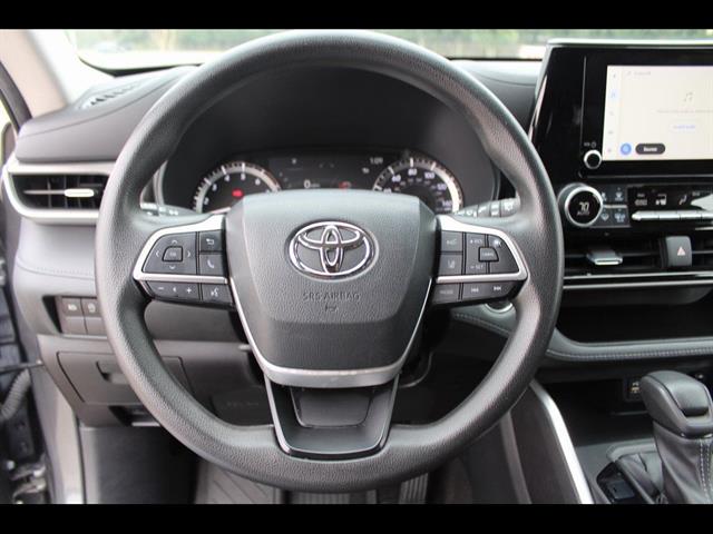 2023 Toyota Highlander L - Photo 17