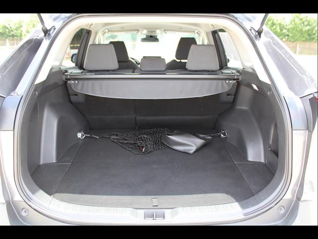 2025 Toyota RAV4 XLE - Photo 8