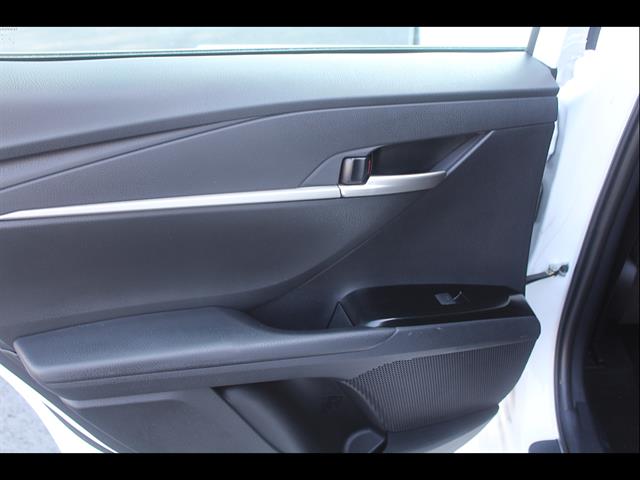 2025 Toyota Camry SE - Photo 29