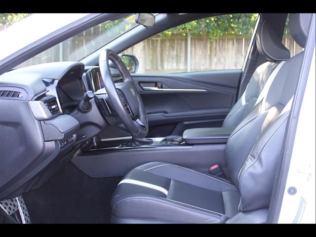 2025 Toyota Camry SE - Photo 13