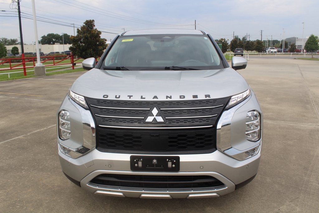2024 Mitsubishi Outlander SE photo 3