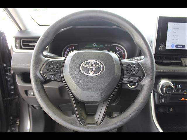 2025 Toyota RAV4 XLE - Photo 18