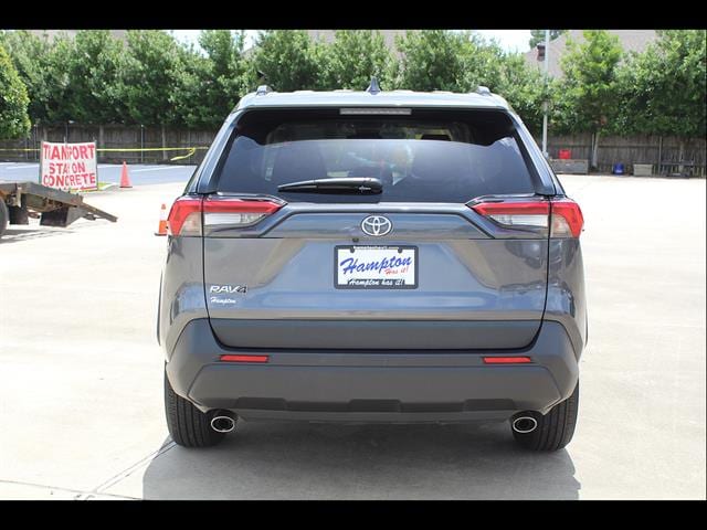 2025 Toyota RAV4 XLE - Photo 7