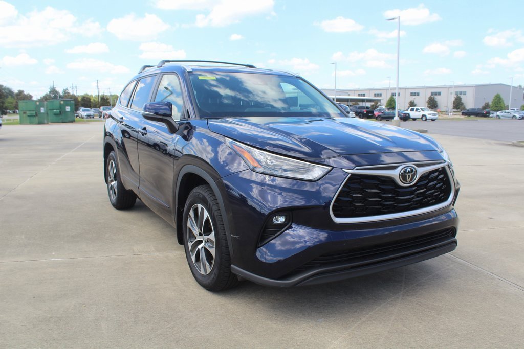 2023 Toyota Highlander XLE photo 3