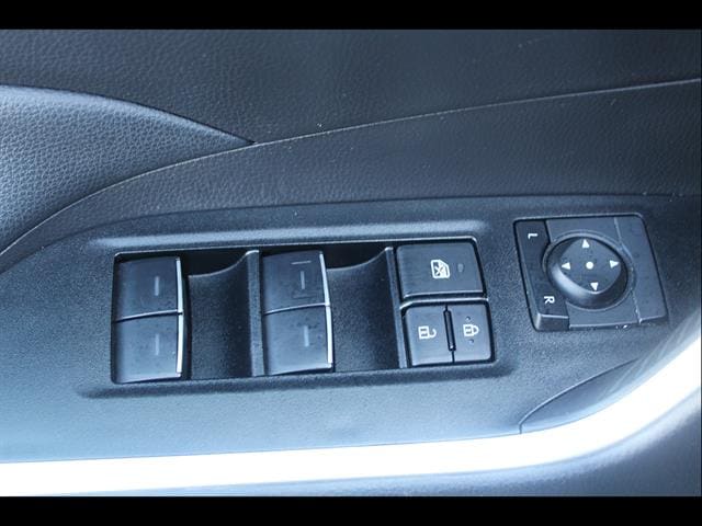 2025 Toyota RAV4 XLE - Photo 14