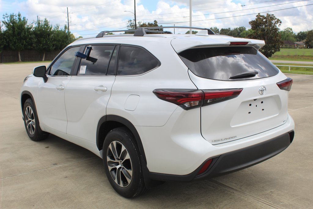 2025 Toyota Highlander XLE photo 4