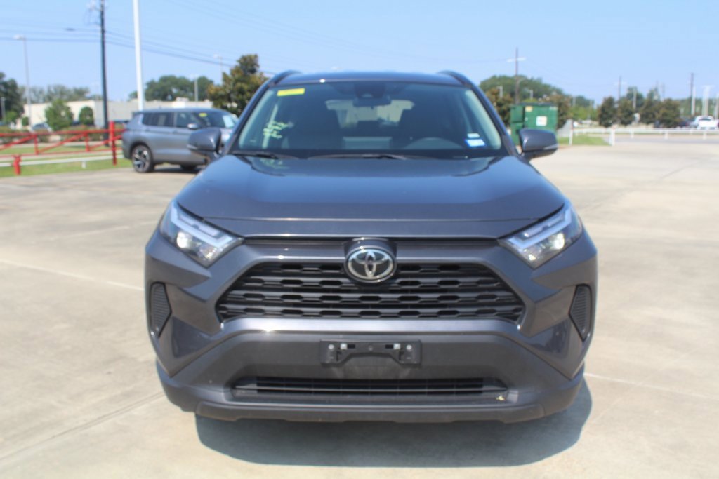 2023 Toyota RAV4 XLE photo 3