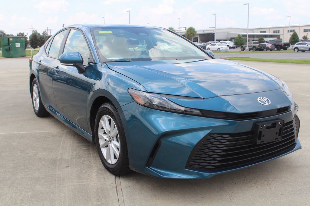 2025 Toyota Camry LE photo 4