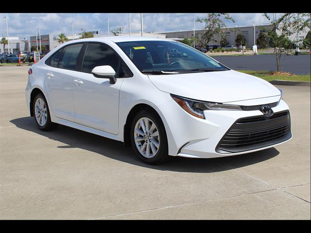 2025 Toyota Corolla LE - Photo 4